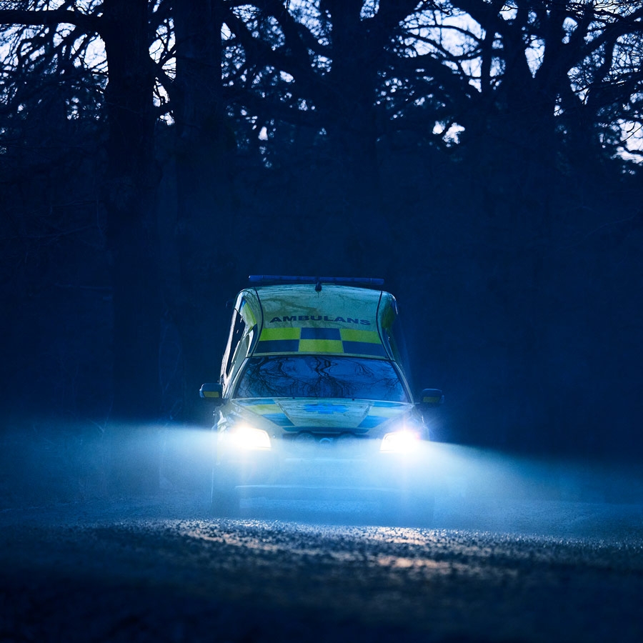 Herobild desktop ambulans i mörker Tele2 Företag digitala lösningar för sjukvård